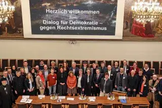 Gruppenbild der Dialog-Teilnehmer im Münchner Rathaussaal