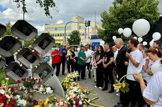 Kranzniederlegung bei der Gedenkveranstaltung zum 8. Jahrestag des rassistischen Attentats am OEZ