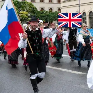 Mann in slowenischer Tracht