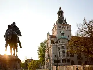 Reiterdenkmal vor dem Bayerischen Nationalmuseum